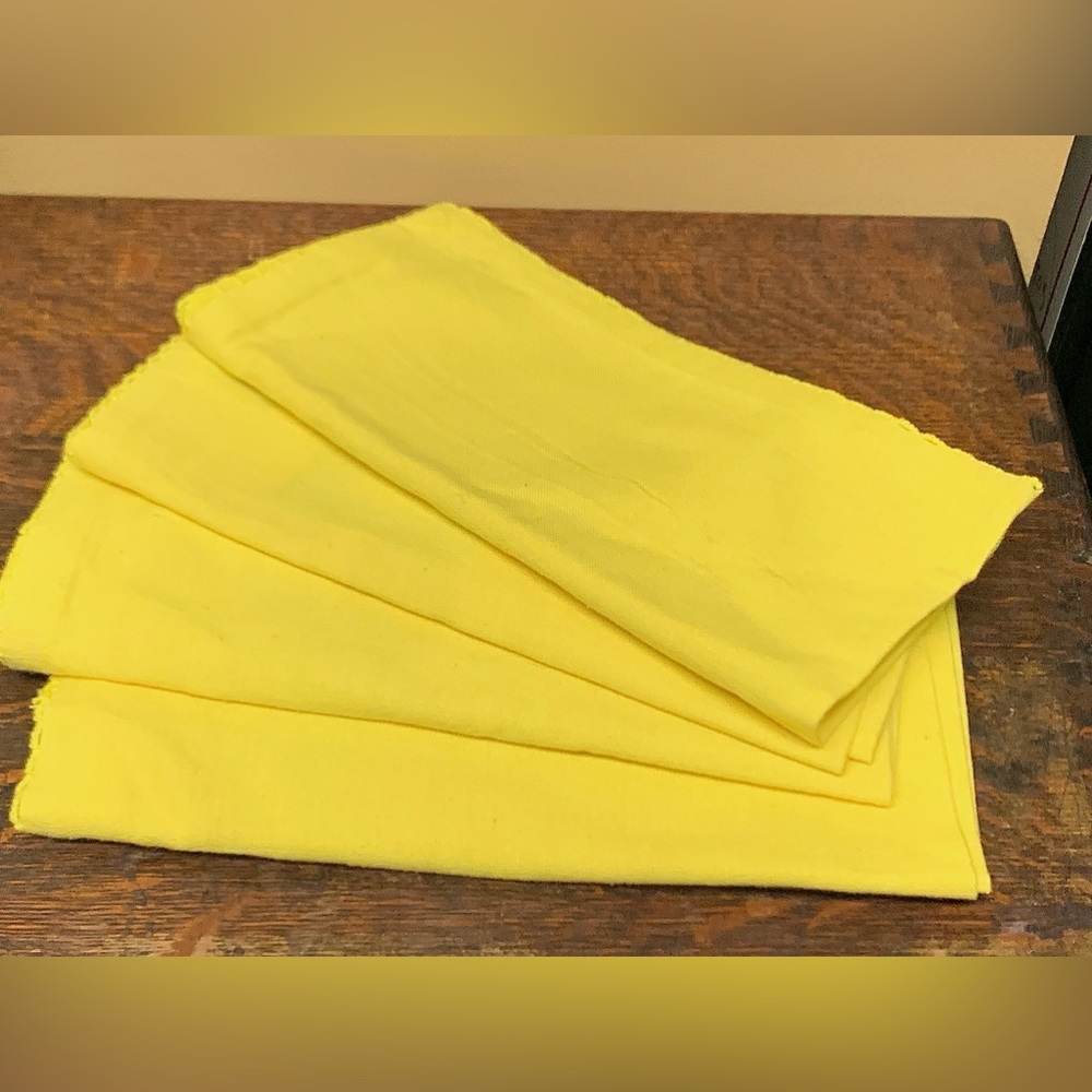 Lot of 4 Sonoma Yellow Washable Fabric Dinner Napkins